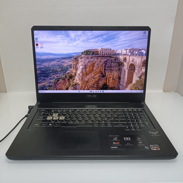 Ноутбук ASUS tuf gaming fx705d 17,3"/ AMD Ryzen 5 3550H/ 8 Гб/ 256 Гб/