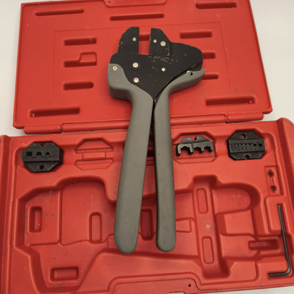 Ручной инструмент CTF 55922 с набором матриц