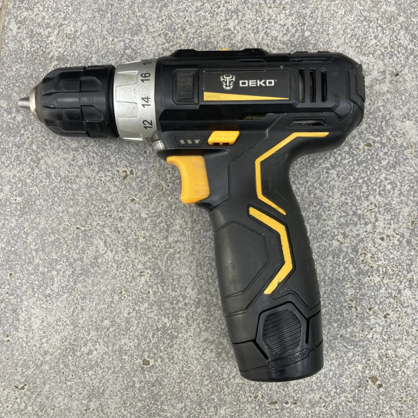 Шуруповерт DEKO GCD 12du3