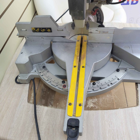 Торцовочная пила DEWALT D27111-qs 