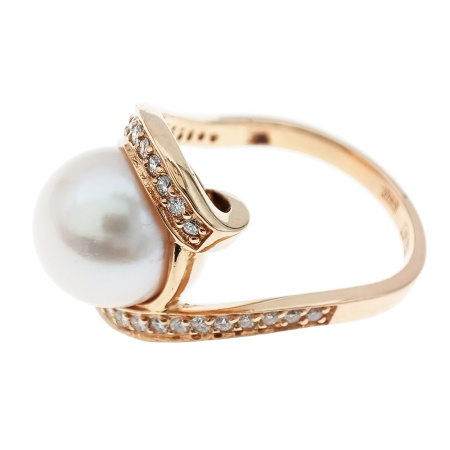 Кольцо из золота 750 пробы с бриллиантами и жемчугом