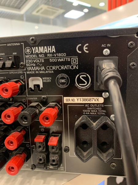 Ресивер YAMAHA RX-V1800 