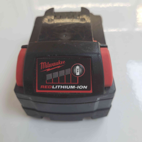 Аккумулятор MILWAUKEE M18 5.0 Аккумулятор MILWAUKEE M18 5.0
