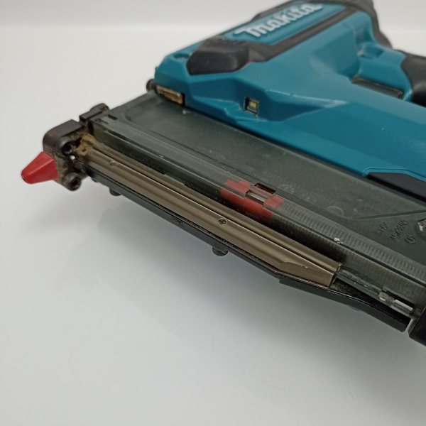 Шпилькозабивной пистолет MAKITA DPT353