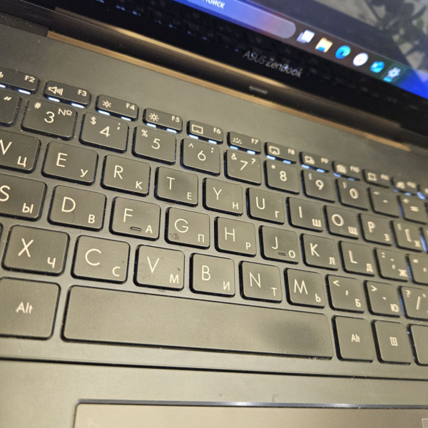 Ноутбук Asus ZenBook Flip S13 13,3"/ Intel Core i7-1165G7/ 16 Гб/ 1 Тб/ Ноутбук Asus ZenBook Flip S13 13,3"/ Intel Core i7-1165G7/ 16 Гб/ 1 Тб/