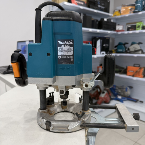 Фрезер MAKITA 3612c