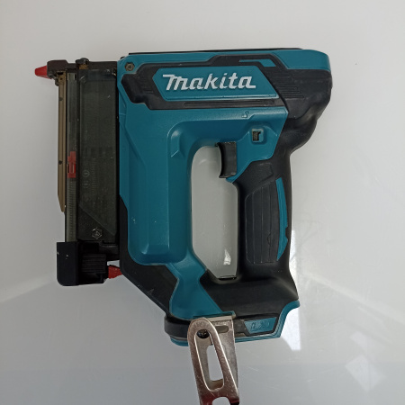 Шпилькозабивной пистолет MAKITA DPT353