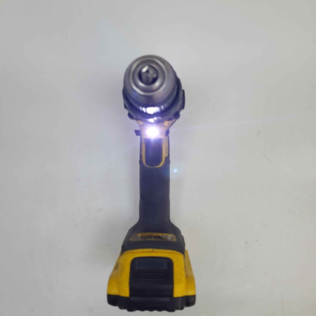 Шуруповерт DEWALT DCD7771