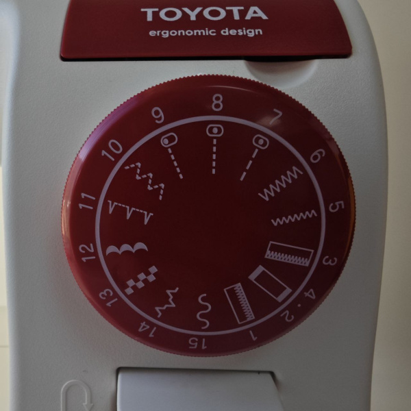 Швейная машина TOYOTA  spa 15r Швейная машина TOYOTA  spa 15r