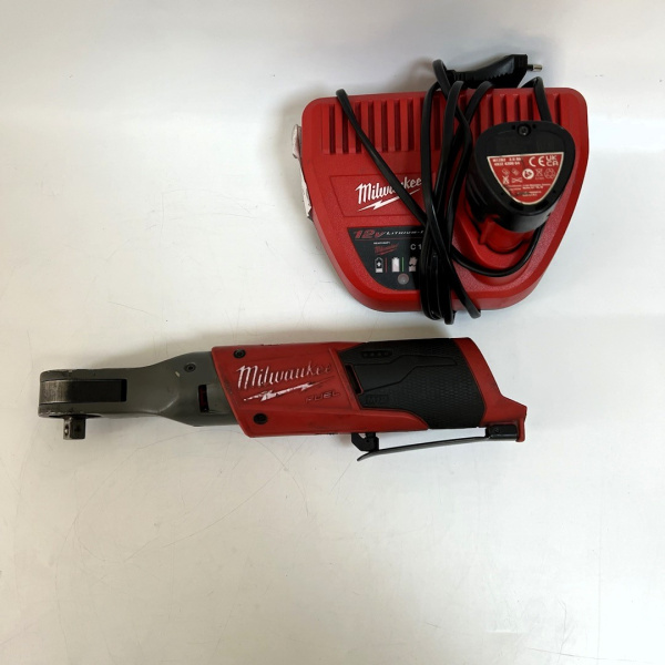 Аккумуляторная трещотка MILWAUKEE M12 FUEL FIR38-0  Аккумуляторная трещотка MILWAUKEE M12 FUEL FIR38-0
