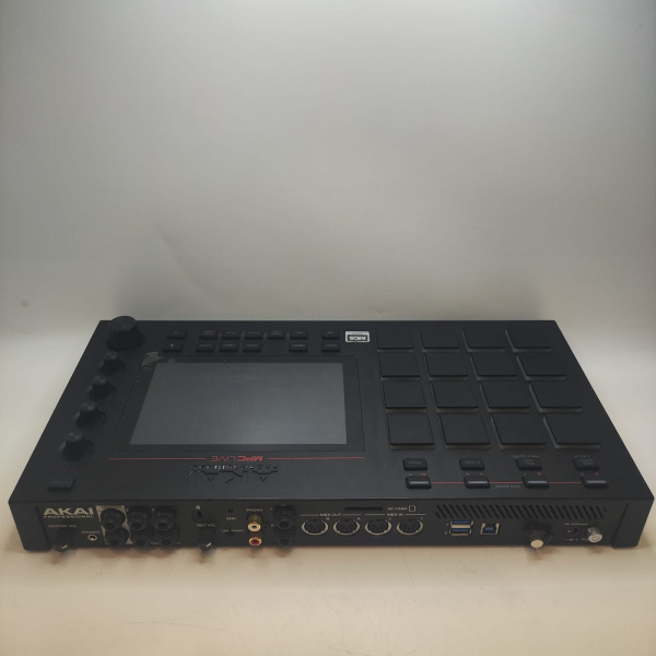 Микшерный пульт akai MPC live Микшерный пульт akai MPC live