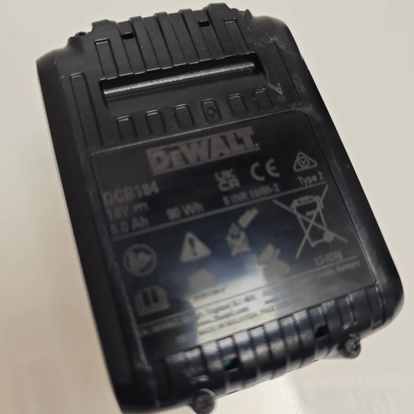 Аккумулятор (18 В; 5.0 А*ч; Li-Ion) DEWALT DCB 184