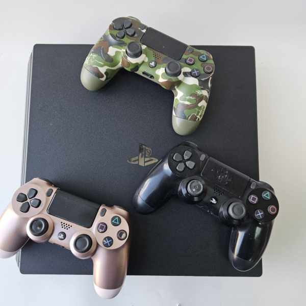 Игровая приставка SONY CUH-7108B 4 pro Игровая приставка SONY CUH-7108B 4 pro