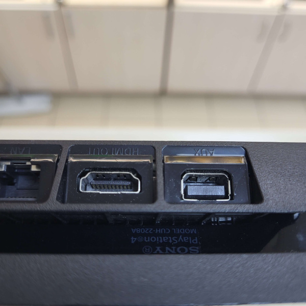 Игровая приставка SONY Playstatione 4 slim 500 cuh 2208a