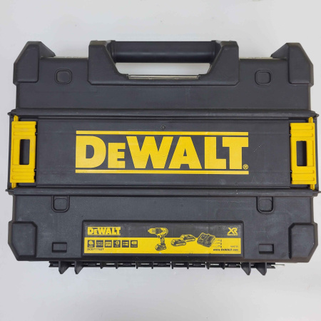Шуруповерт DEWALT DCD7771