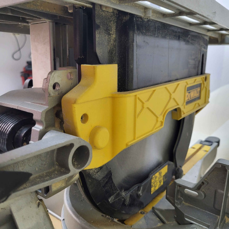 Торцовочная пила DEWALT D27111-qs 