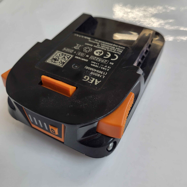 Аккумулятор AEG 18v 2.0 Ah 36Wh L1820S Li-ion Аккумулятор AEG 18v 2.0 Ah 36Wh L1820S Li-ion