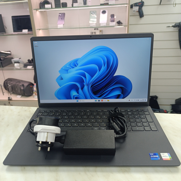 Ноутбук DELL Vostro 3520 15,6"/ Intel Core i7-1255U/ 16 Гб/ 500 Гб/